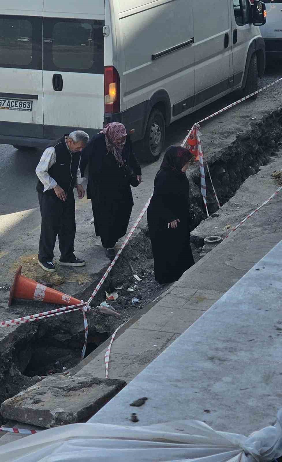 Zonguldak’ta alt yapı çalışması tehlikeye davetiye çıkartıyor