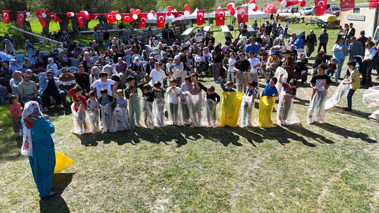 (&Ouml;ZEL) Gemi&ccedil;&rsquo;te Hıdırellez Şenliği ile Yağmur ve Ş&uuml;k&uuml;r Duası yapıldı
