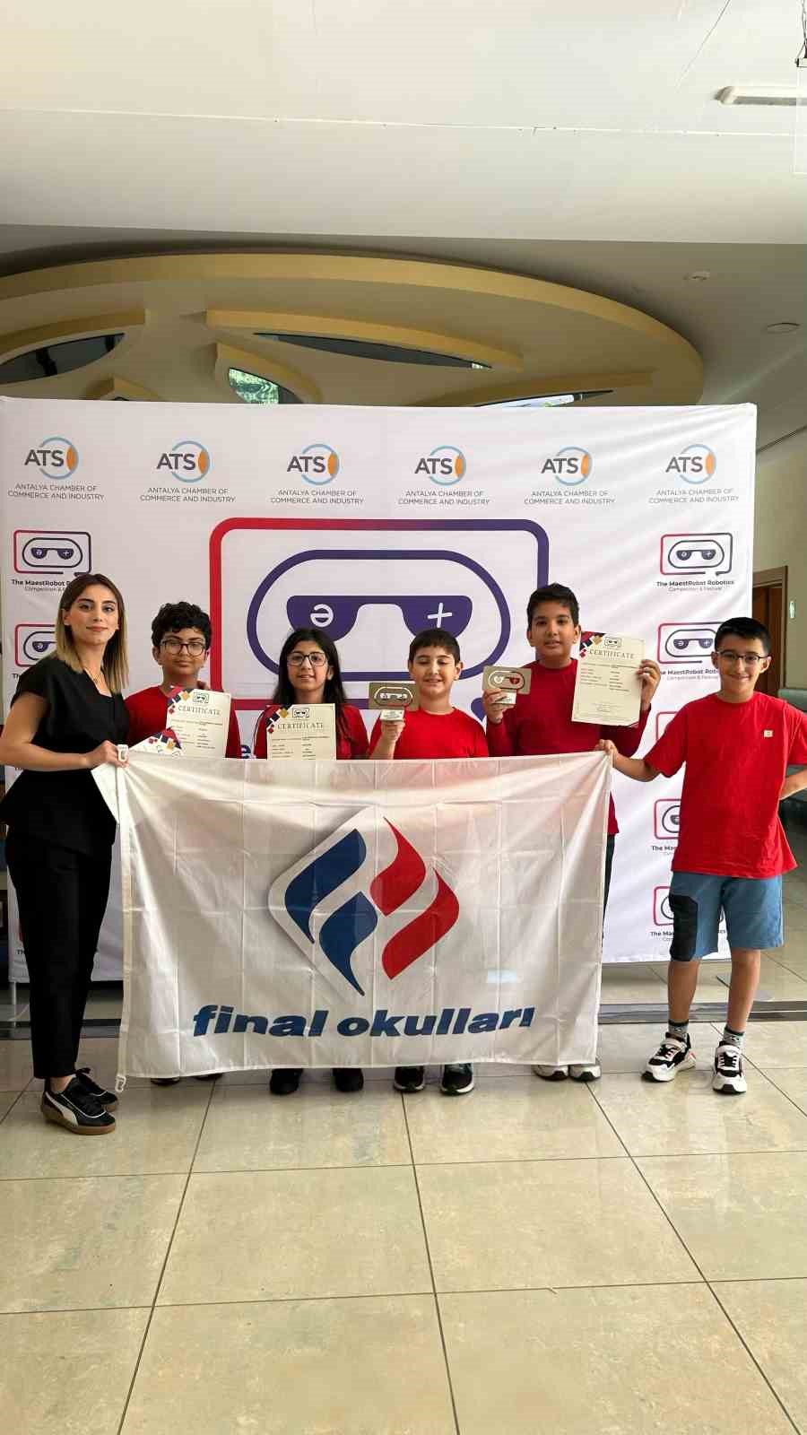 İlkokul ve ortaokul öğrencilerinden Robotex International Festivalinde büyük başarı
