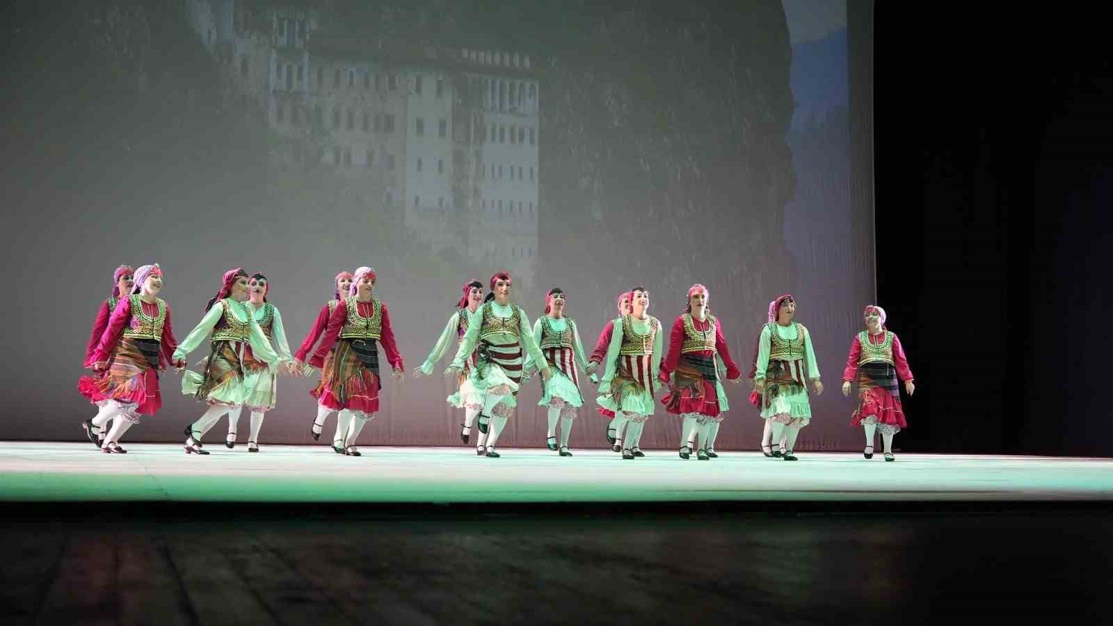 Maarif Orkestrası ve Halk Dansları Topluluğu, Bornova’da sanatseverlerle buluştu
