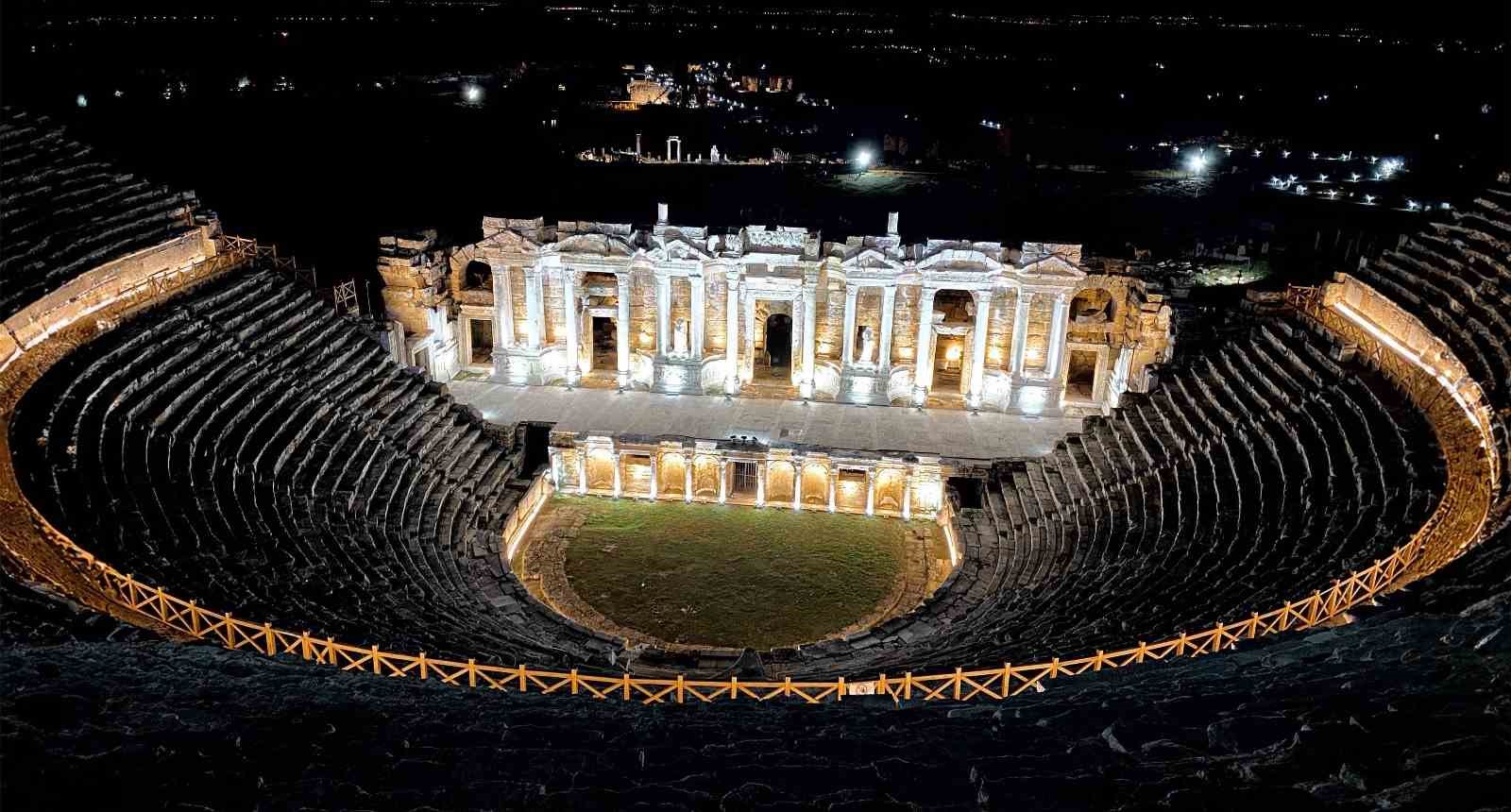 Pamukkale ve Hierapolis’i gece 76 bin kişi ziyaret etti
