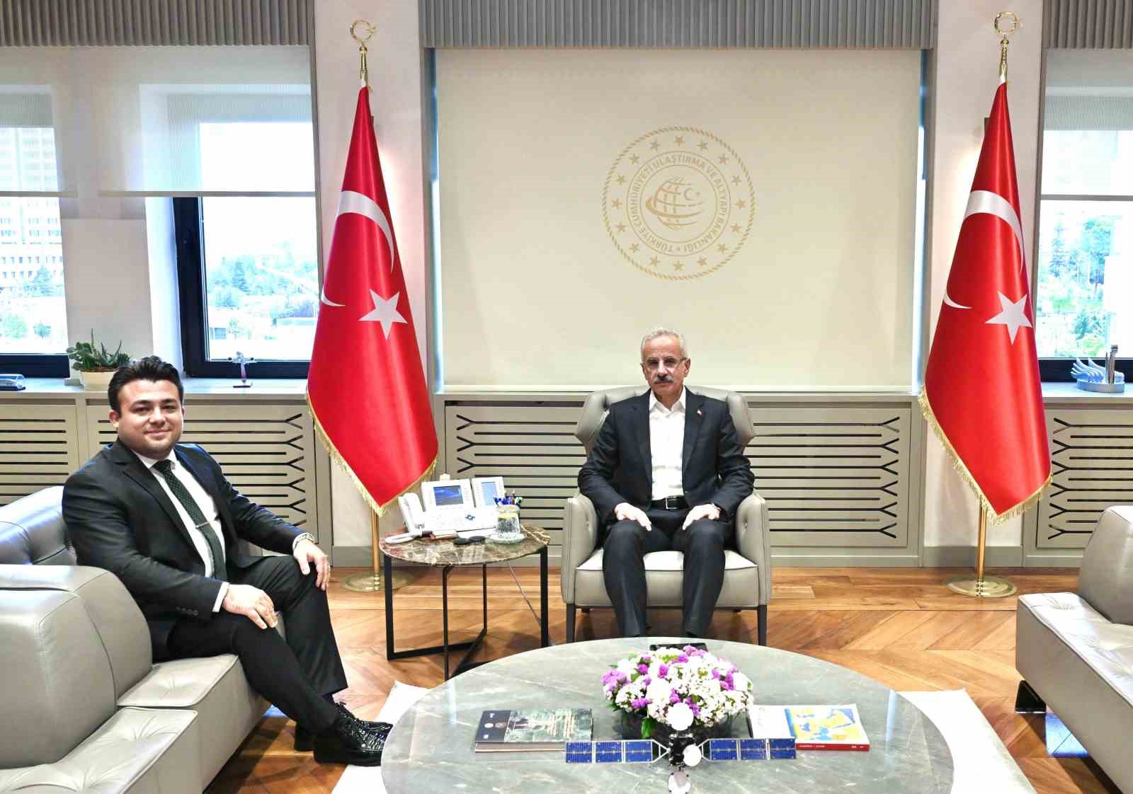 Bakan Uraloğlu, Tiktok Devletlerle İlişkiler ve Kamu Politikaları Bölge Başkanı Kafadar’ı kabul etti