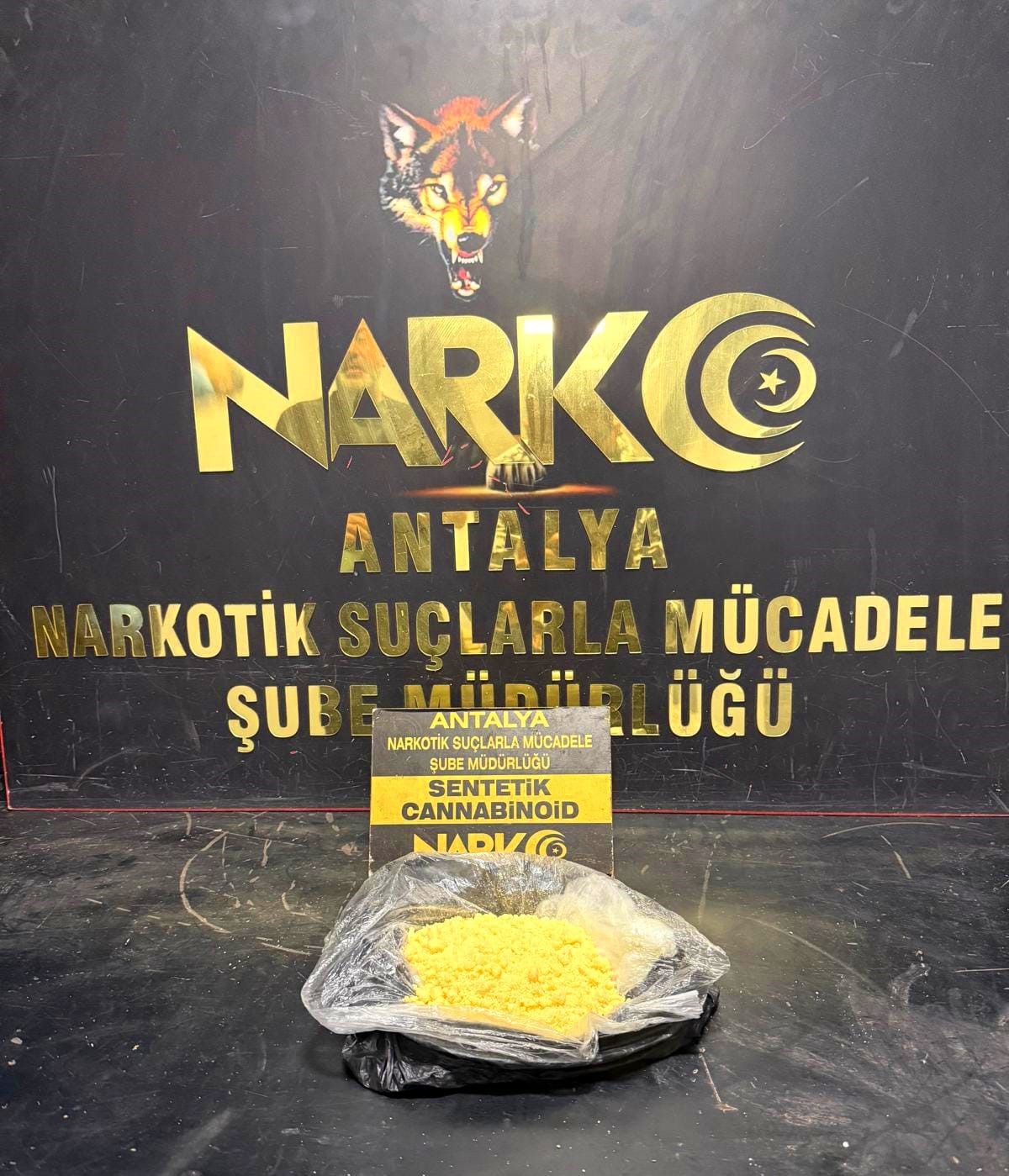 Antalya&rsquo;da uyuşturucu operasyonlarında 13 kişi tutuklandı
