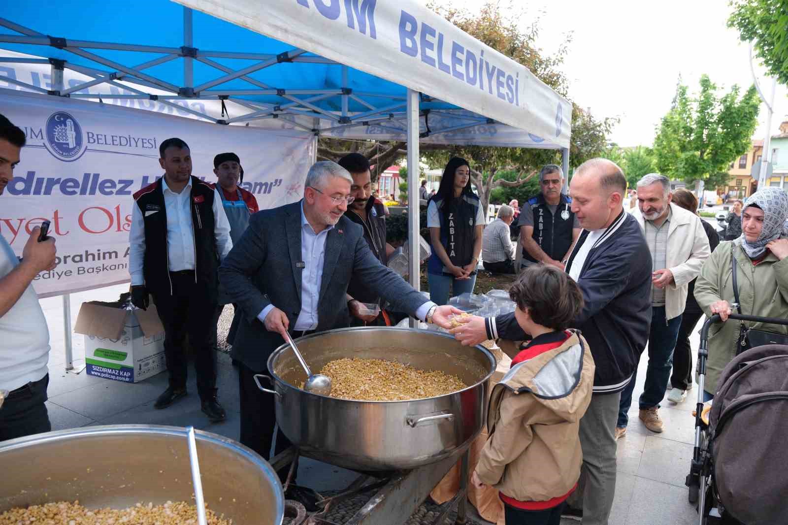 Çprum Belediyesi’nden vatandaşlara hedik ikramı