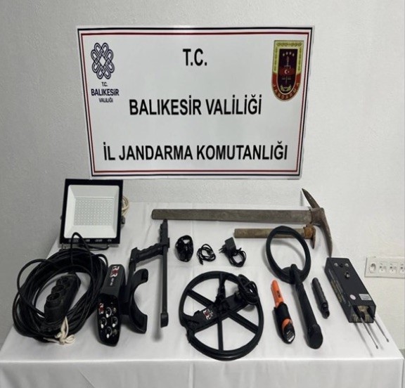 Balıkesir&rsquo;de ka&ccedil;ak&ccedil;ılık ve uyuşturucu operasyonu: 6 G&ouml;zaltı
