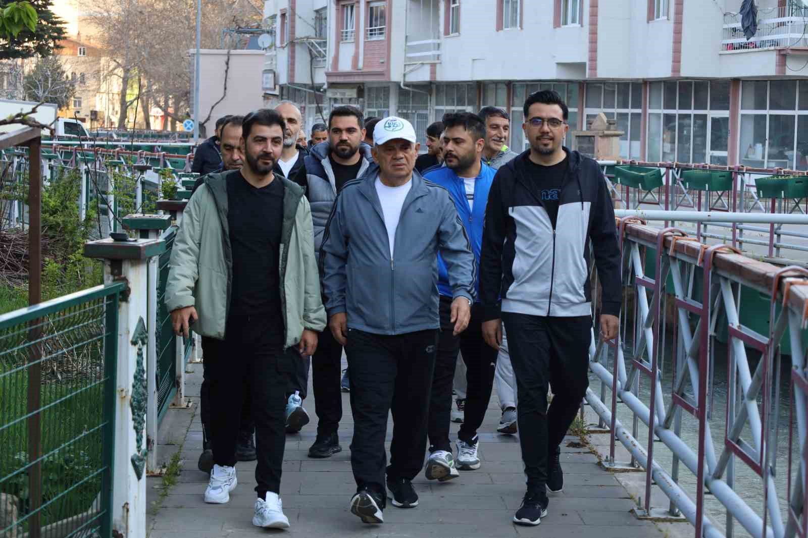 Yahyalı Belediyesi&rsquo;nde sabah sporu ve kahvaltı etkinliği
