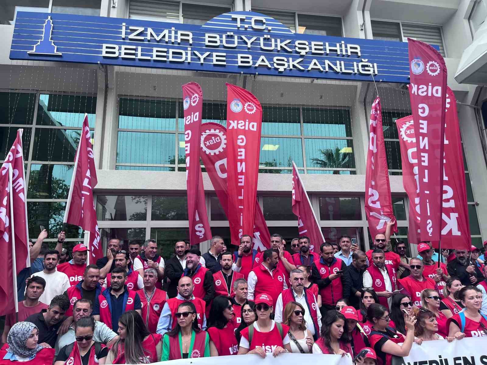 İzmir Büyükşehir Belediyesinde maaş krizi: İşçilerden grev kararı

