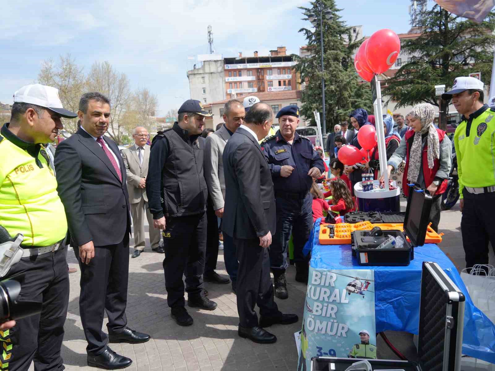 Vali Dallı&rsquo;dan motosiklet s&uuml;r&uuml;c&uuml;lerine uyarı: Kask takmadan trafiğe &ccedil;ıkmayın
