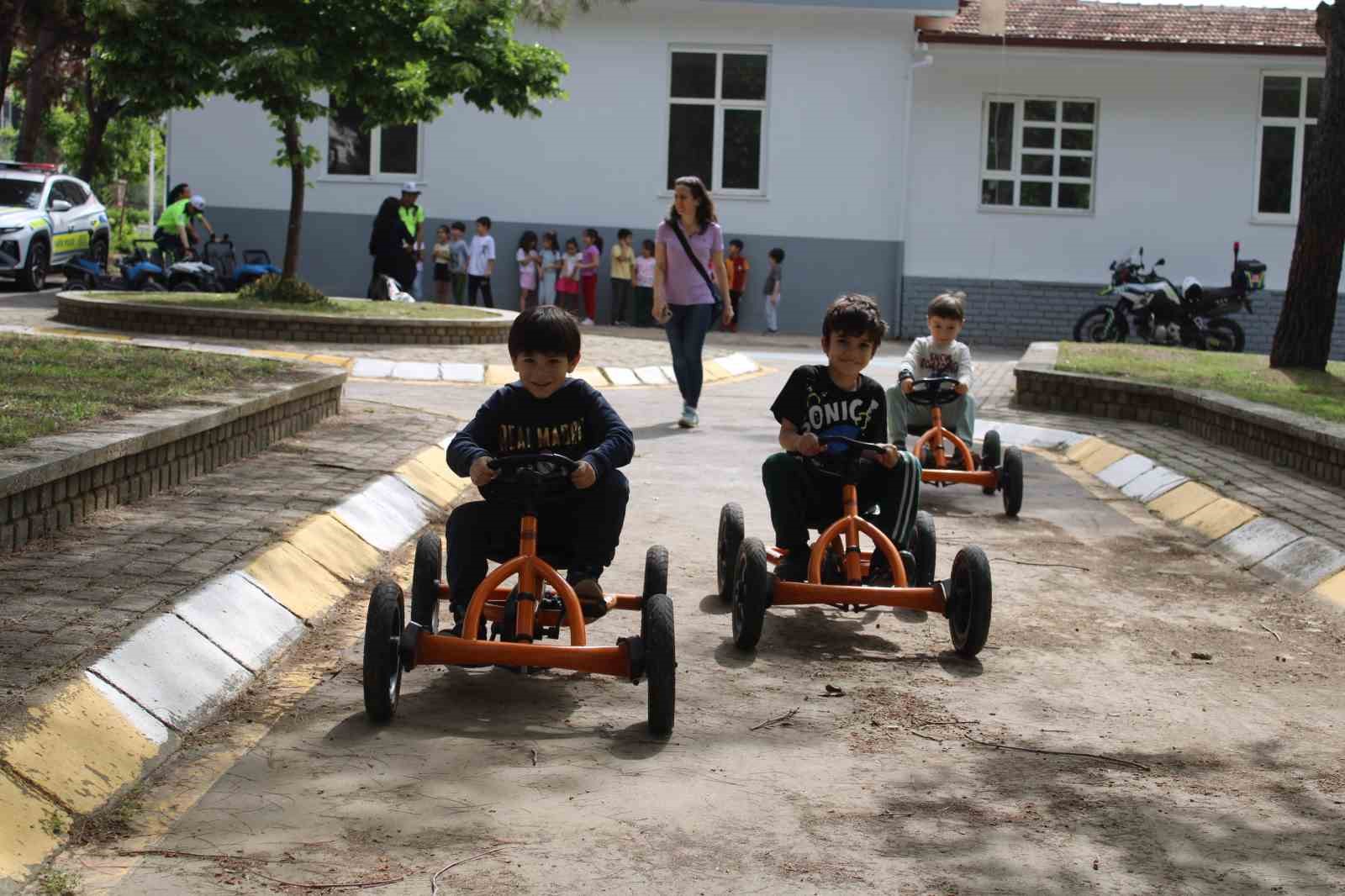Aydın’da minikler direksiyon başına geçti
