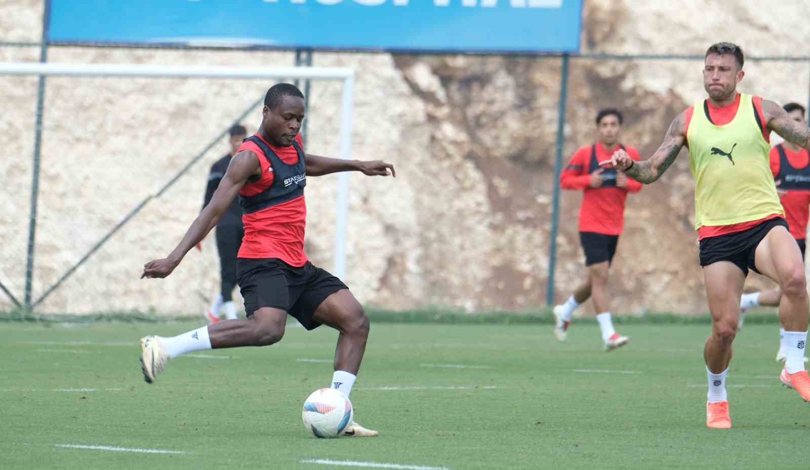 Atakaş Hatayspor, Göztepe maçı hazırlıklarını sürdürdü 