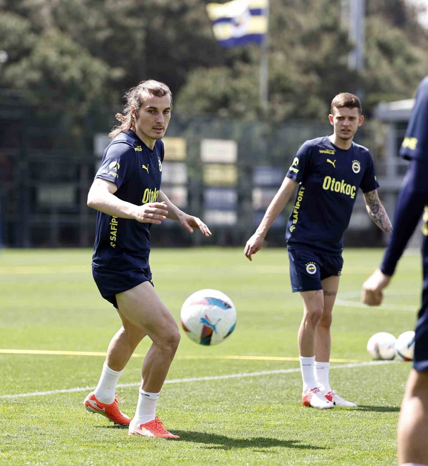 Fenerbahçe, Başakşehir maçı hazırlıklarını sürdürdü
