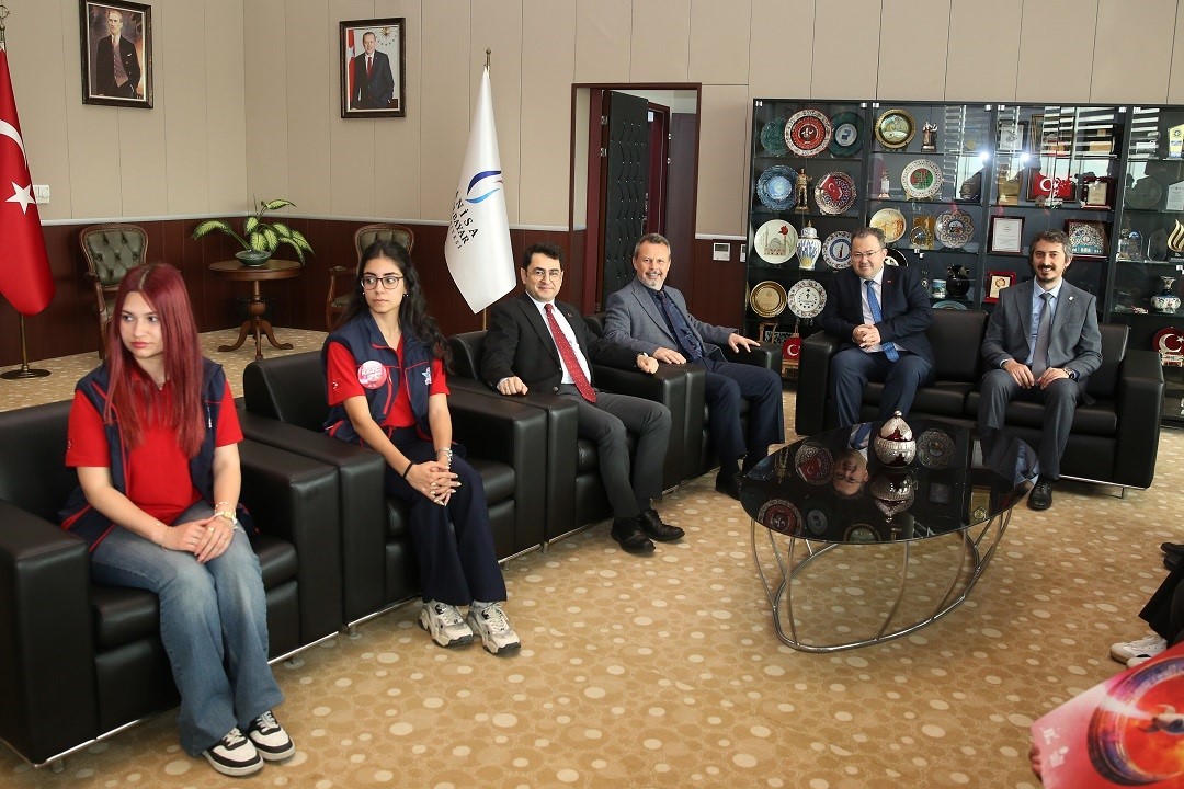 Rektör Kibar TEKNOFEST Kıbrıs’ta birincilik kazanan öğrencileri ağırladı

