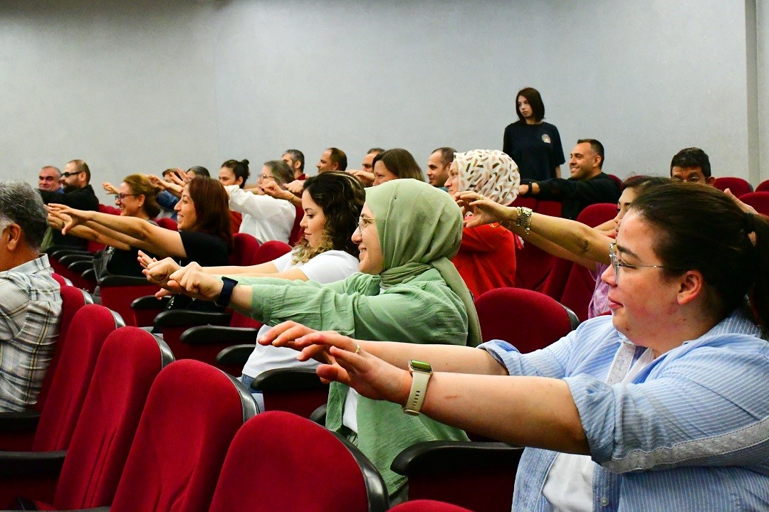 MCBÜ personeline uygulamalı ofis egzersizleri semineri verildi
