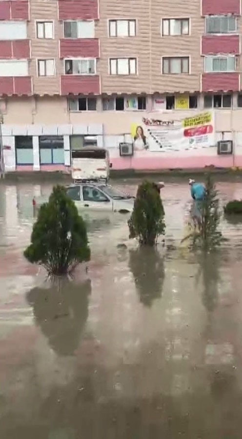 Boyabat’ta sağanak yağış seli beraberinde getirdi
