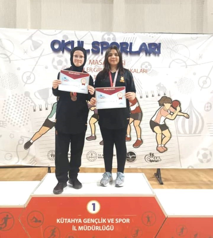 Kütahya Akşemsettin Kız AİHL Masa Tenisi’nde Türkiye Şampiyonası yolunda
