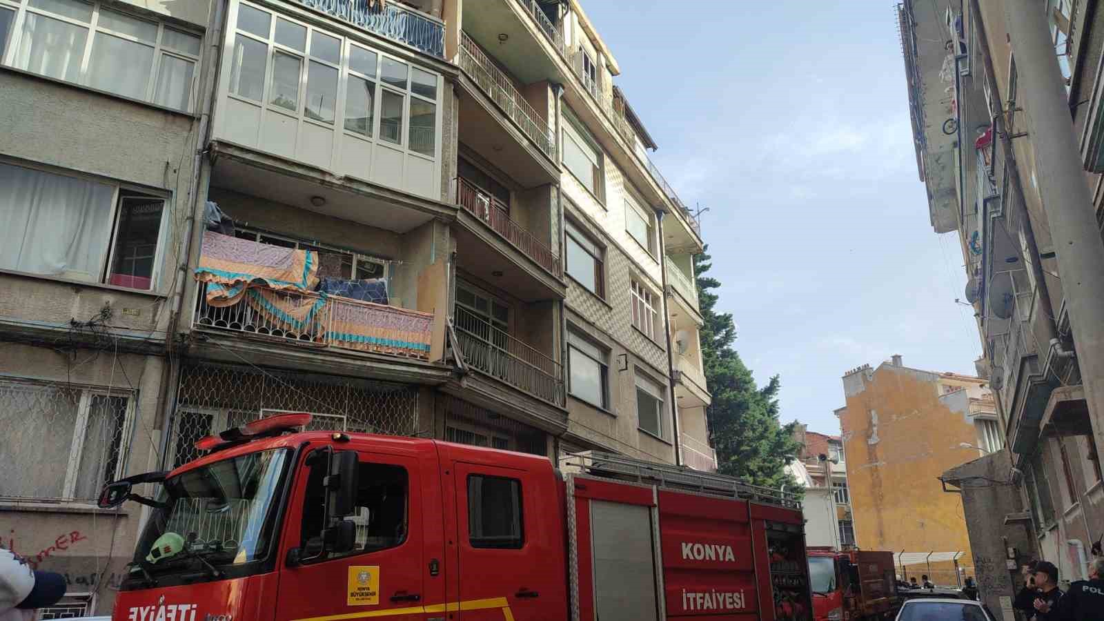 Konya’da boş apartmanda yangın paniği
