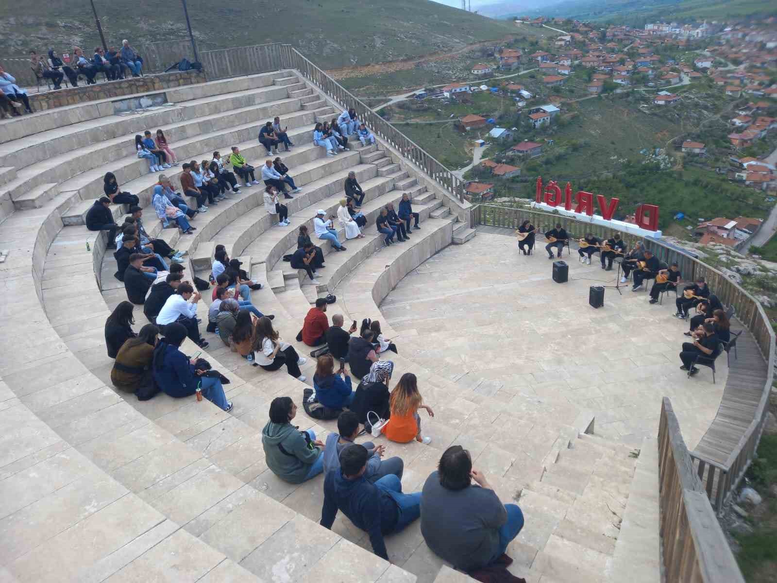 Üç şehir arasında kültür köprüsü kuran "Kültürler Buluşuyor" projesi bu kez Sivas’ta