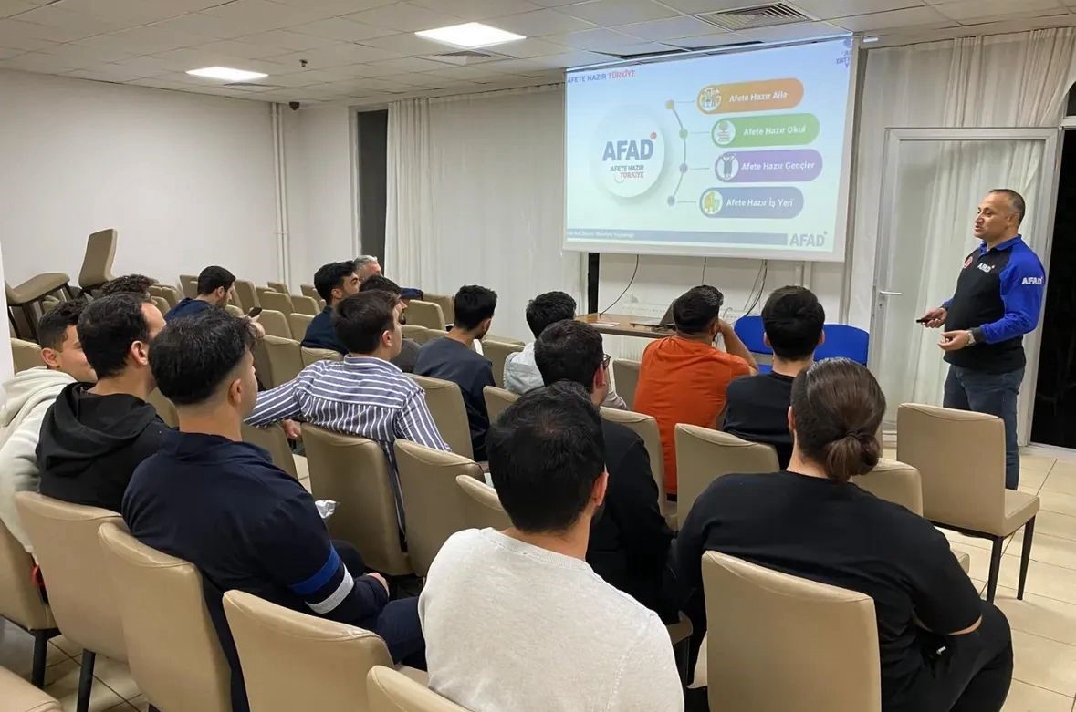 KYK’da kalan öğrenciler AFAD konusunda bilgilendirildi
