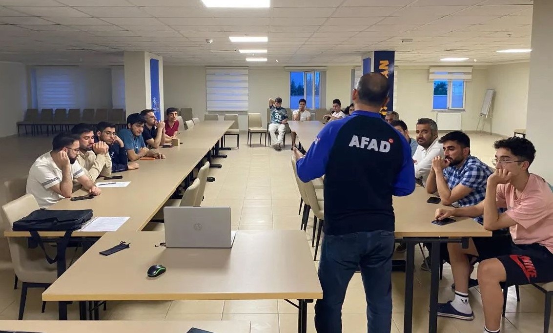 KYK&rsquo;da kalan &ouml;ğrenciler AFAD konusunda bilgilendirildi
