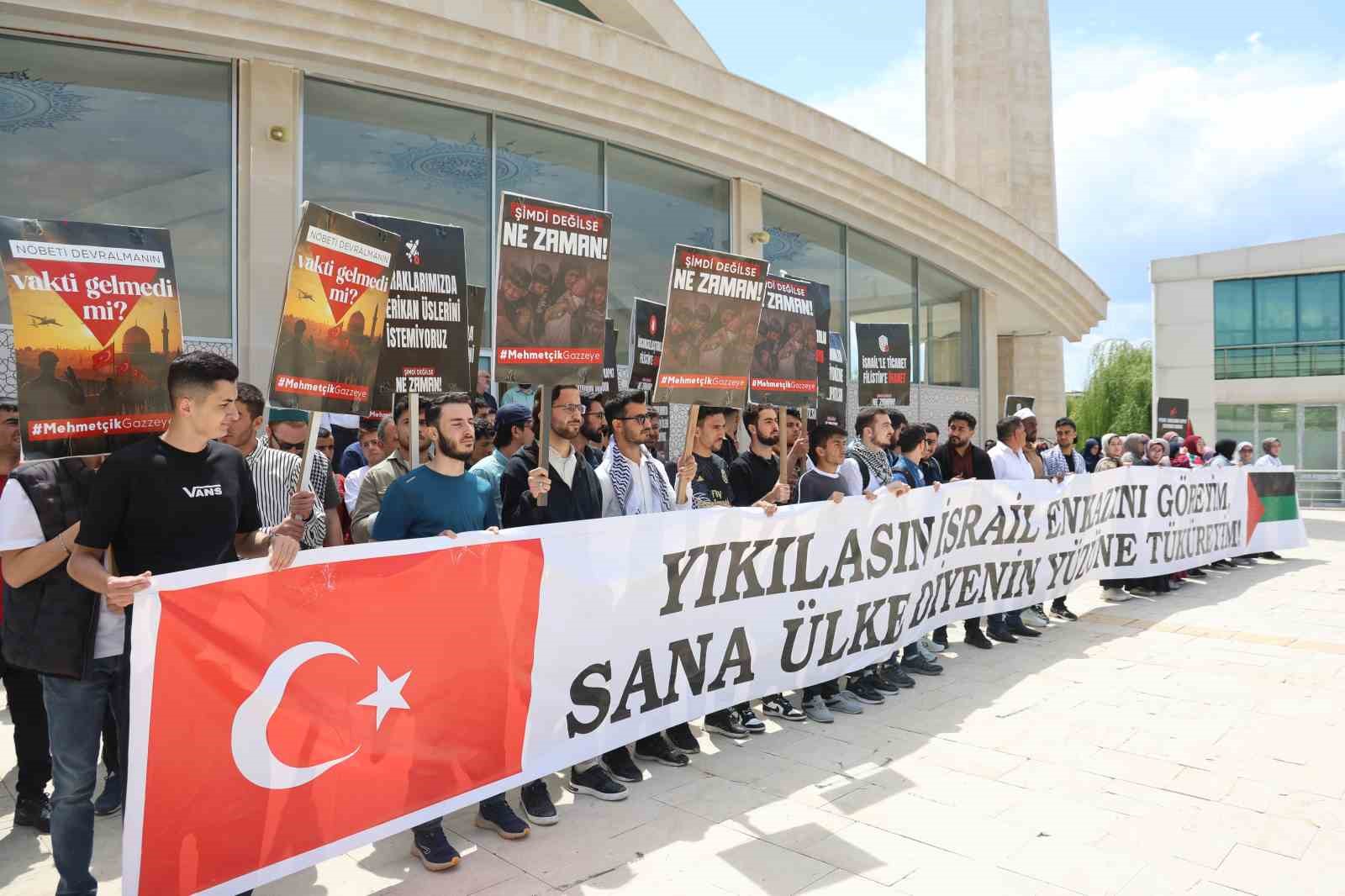 Elazığ’da üniversite öğrencileri Gazze için yürüdü