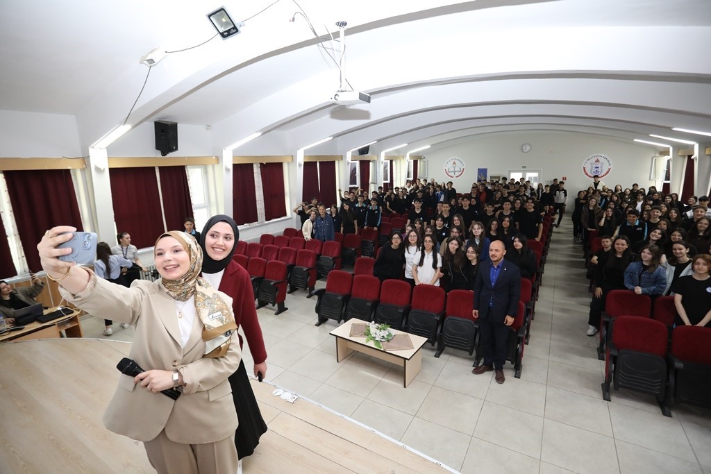 İneg&ouml;l&rsquo;deki &Ouml;ğrencilere "Dijital G&uuml;venlik" Semineri
