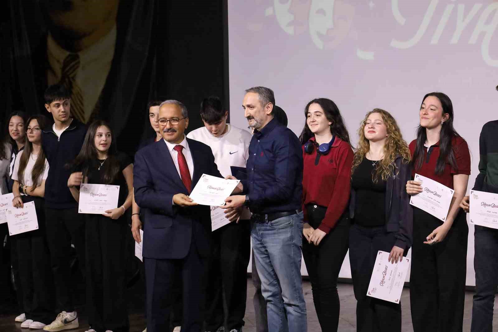 Genç tiyatrocuların sahne aldığı festivalde kazananlar belli oldu
