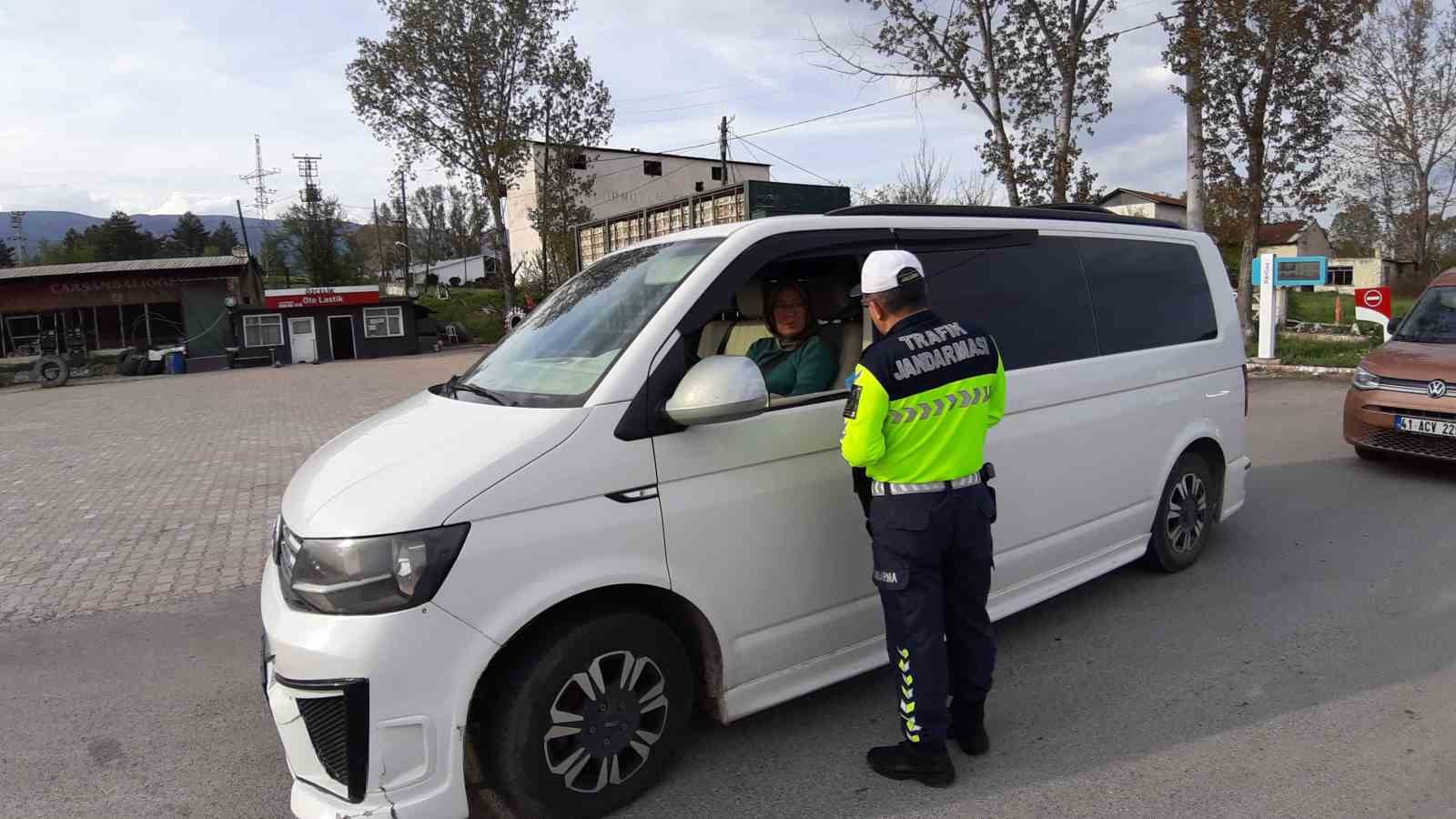 Jandarma sürücülere güvenli yolculuğu anlattı
