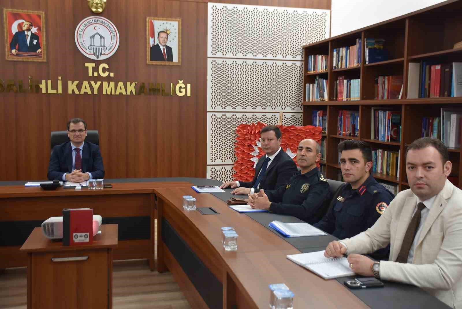 Salihli’de metruk binaların yıkılmasına yönelik toplantı yapıldı