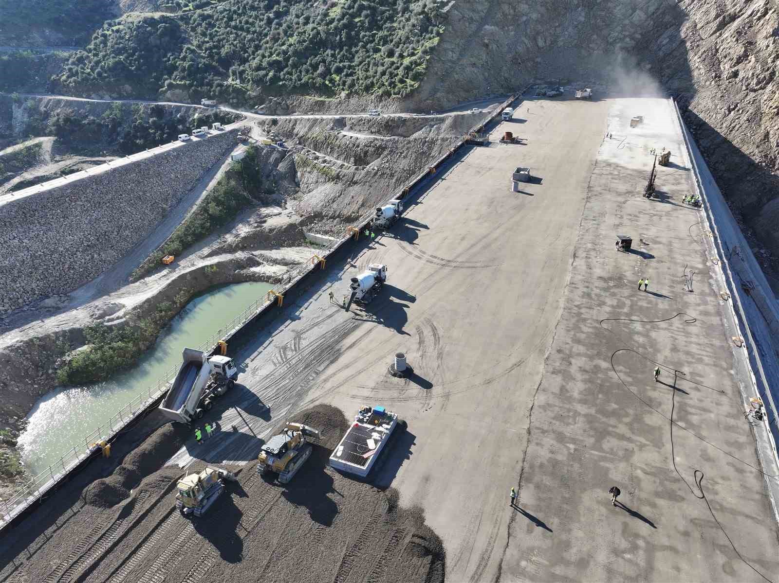 S&ouml;ke Sarı&ccedil;ay Barajı&rsquo;nda &ccedil;alışmalar s&uuml;r&uuml;yor
