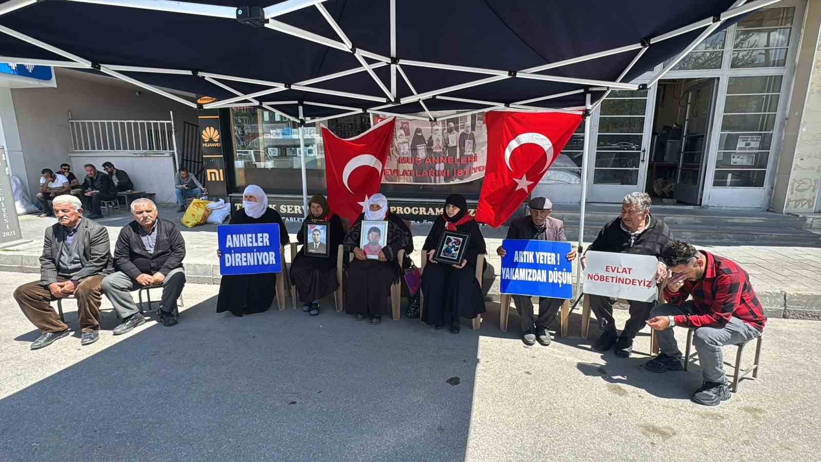 Muşlu anneler evlat n&ouml;betine devam ediyor
