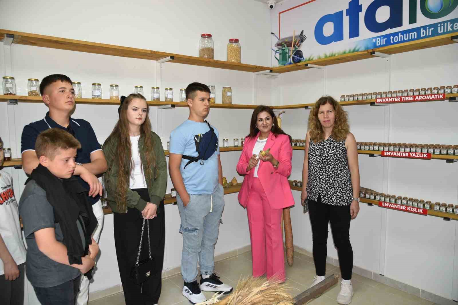 Makedonyalı &ouml;ğrenciler, Ata Tohum Merkezi&rsquo;nde
