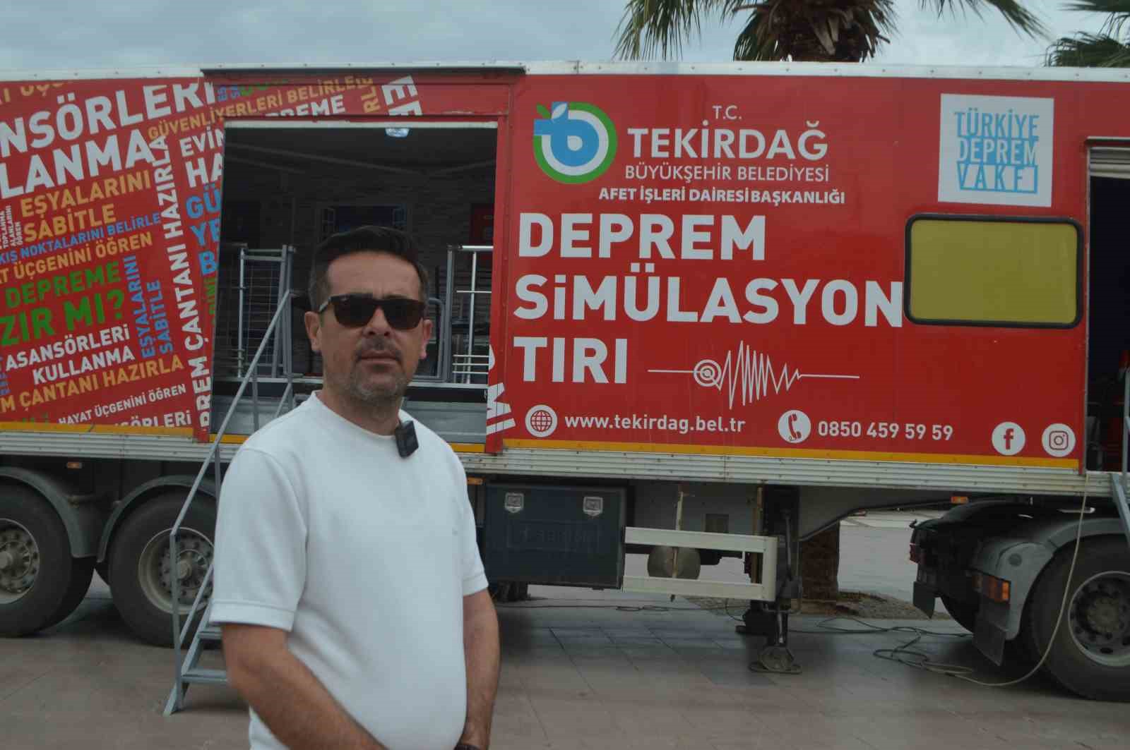 Ayvalık’ta "Deprem Simülasyon Tırı" bilinçlendiriyor