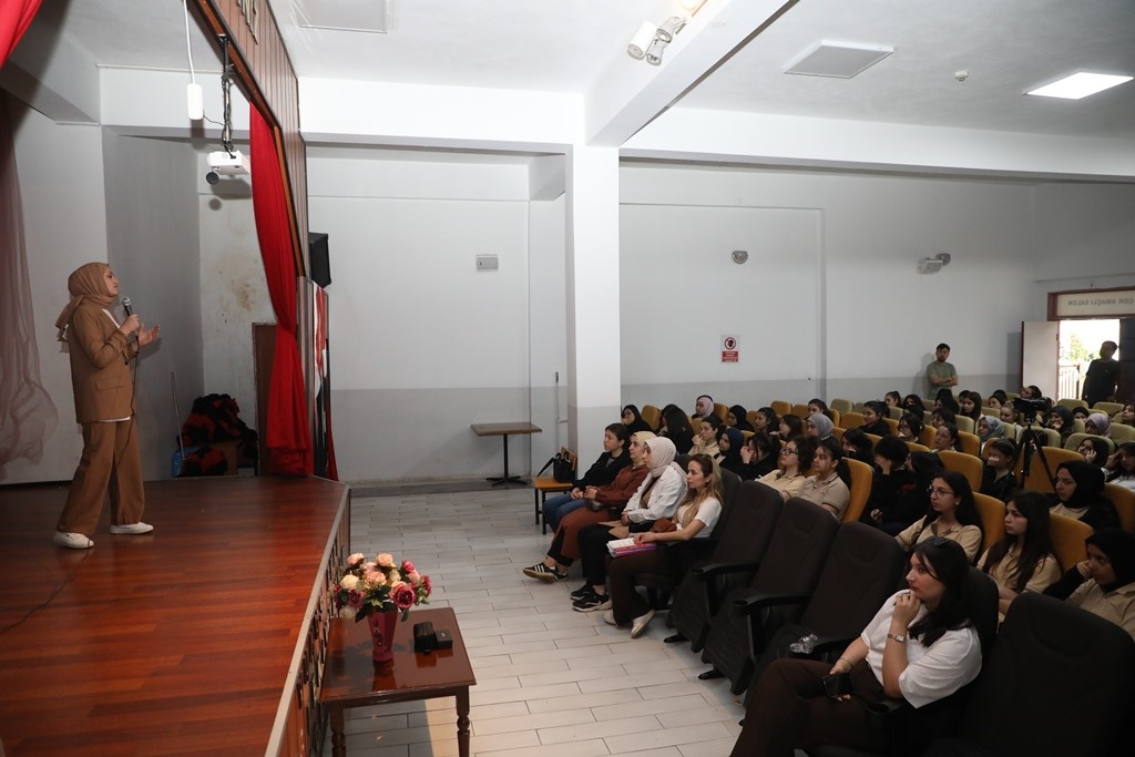 İnegöl’deki öğrencilere "Dijital Güvenlik" semineri