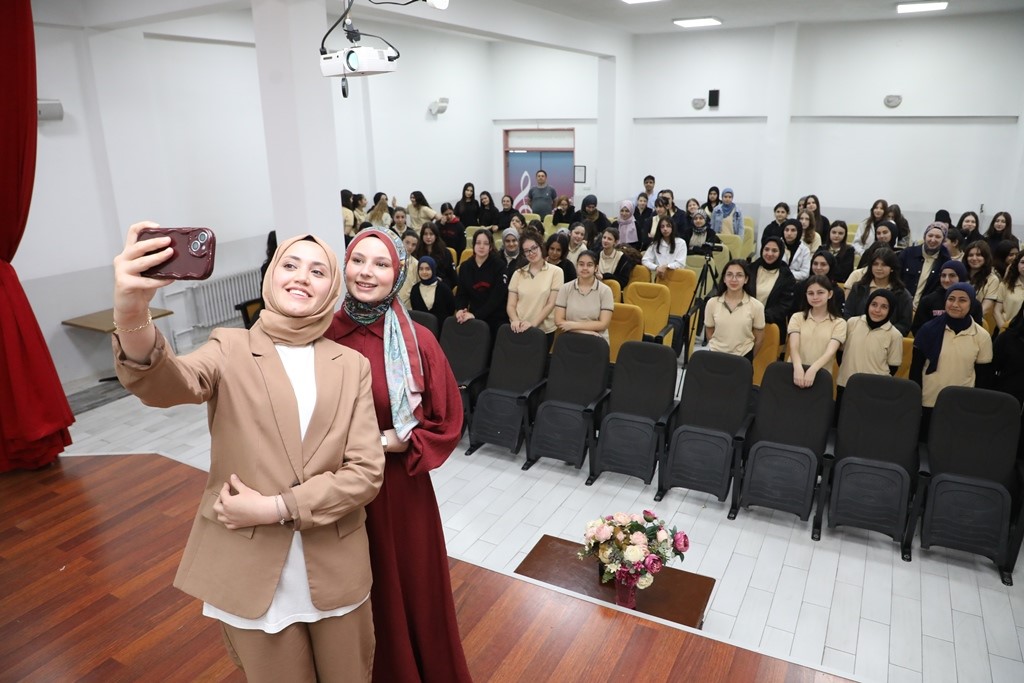 İneg&ouml;l&rsquo;deki &ouml;ğrencilere "Dijital G&uuml;venlik" semineri
