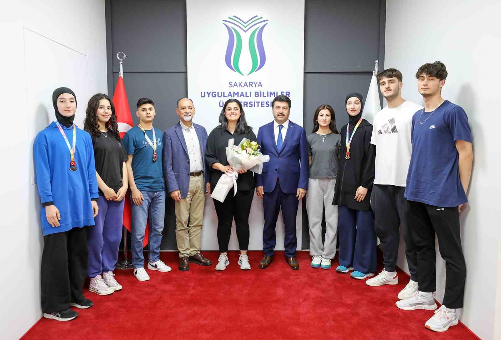 Rekt&ouml;r Sarıbıyık başarılı sporcuları tebrik etti
