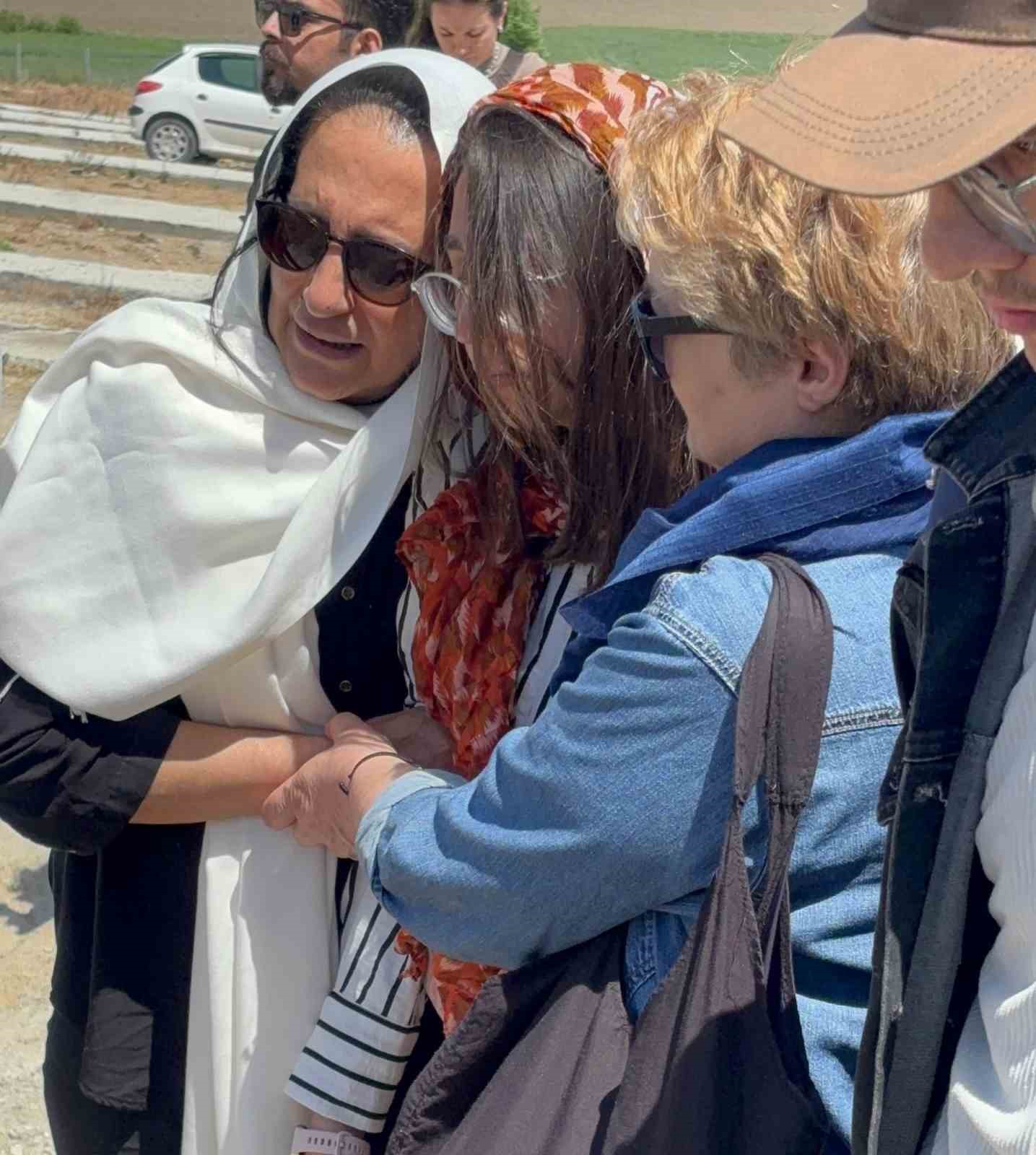 İstanbul&rsquo;da eski eşi tarafından &ouml;ld&uuml;r&uuml;len kadın, Edirne&rsquo;de son yolculuğuna uğurlandı
