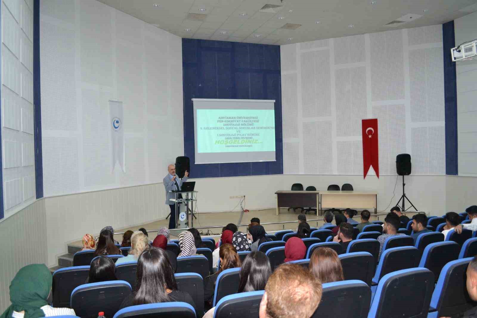 "Depremin sosyal etkileri" semineri ger&ccedil;ekleştirildi
