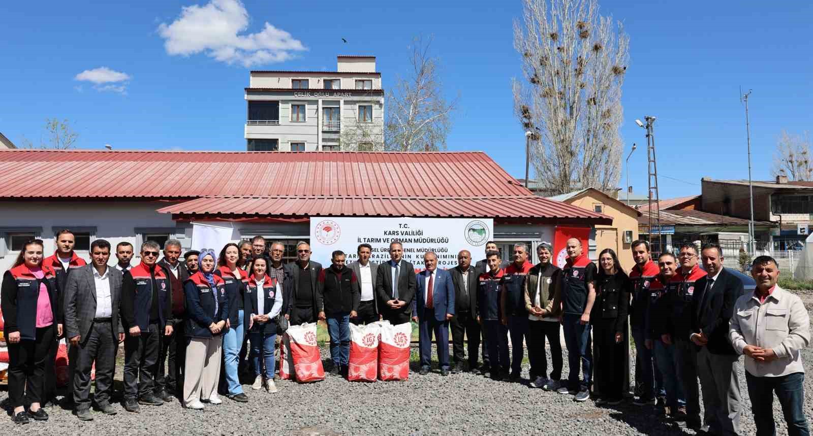 Kars&rsquo;ta yağlık ay&ccedil;i&ccedil;eği &uuml;retimi artıyor
