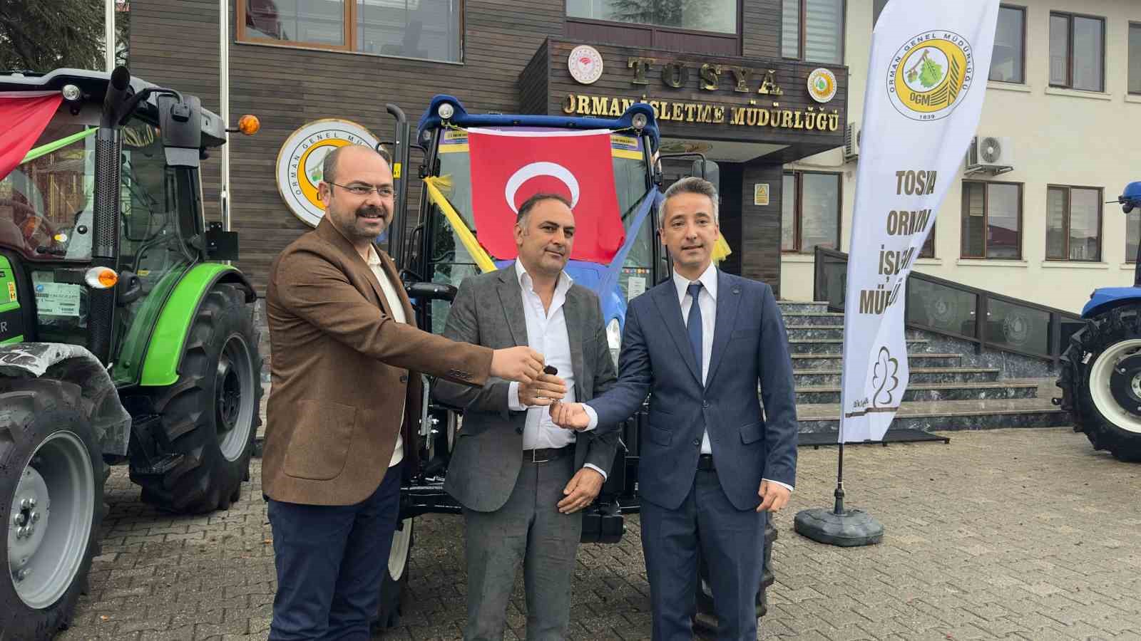 Devlet destekli traktörler çiftçilere törenle teslim edildi