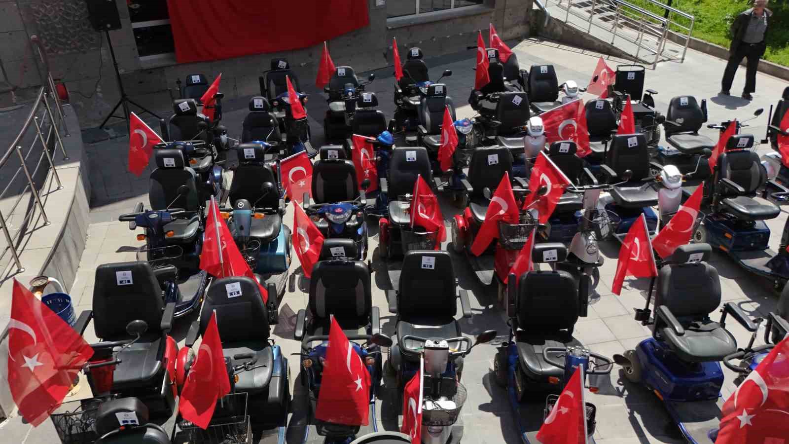 B&uuml;nyan&rsquo;da engeller el ele aşılıyor
