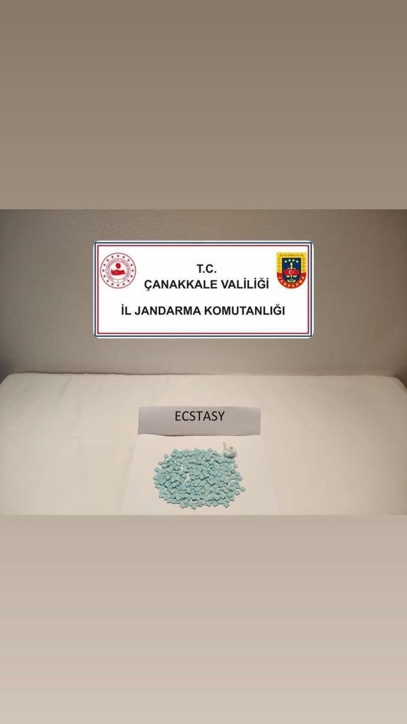 &Ccedil;anakkale&rsquo;de d&uuml;zenlenen uyuşturucu operasyonunda 2 kişi tutuklandı
