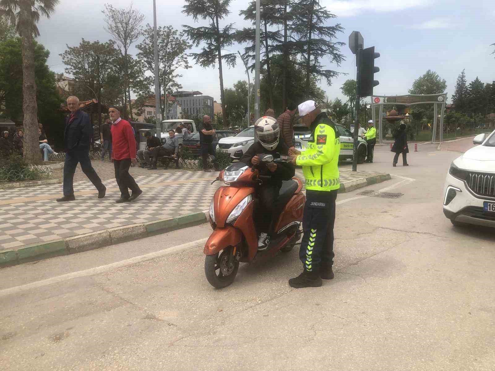 Yenişehir’de Trafik Haftası etkinliği: Emniyet ve Jandarma’dan ortak bilinçlendirme çalışması