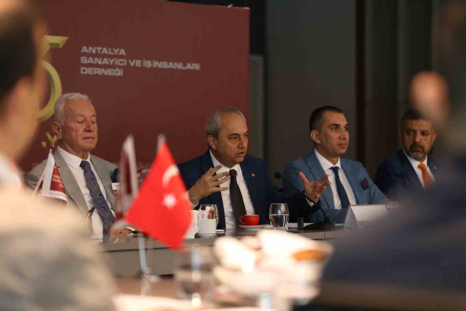 Başkan Kocagöz’den iş insanlarına ’Kepez’i birlikte yönetelim’ çağrısı