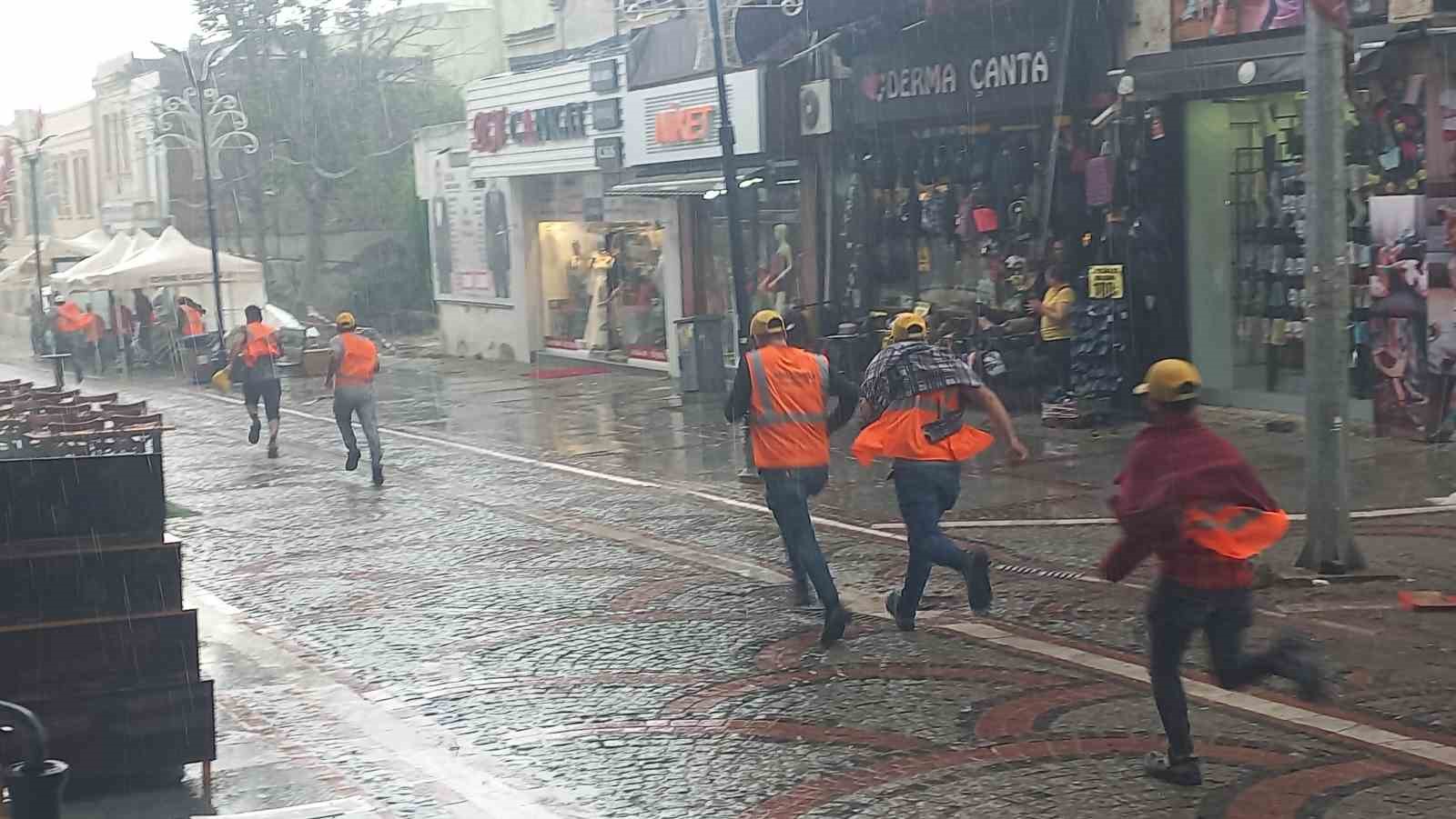 Edirne’de şiddetli yağış ve dolu hayatı olumsuz etkiledi