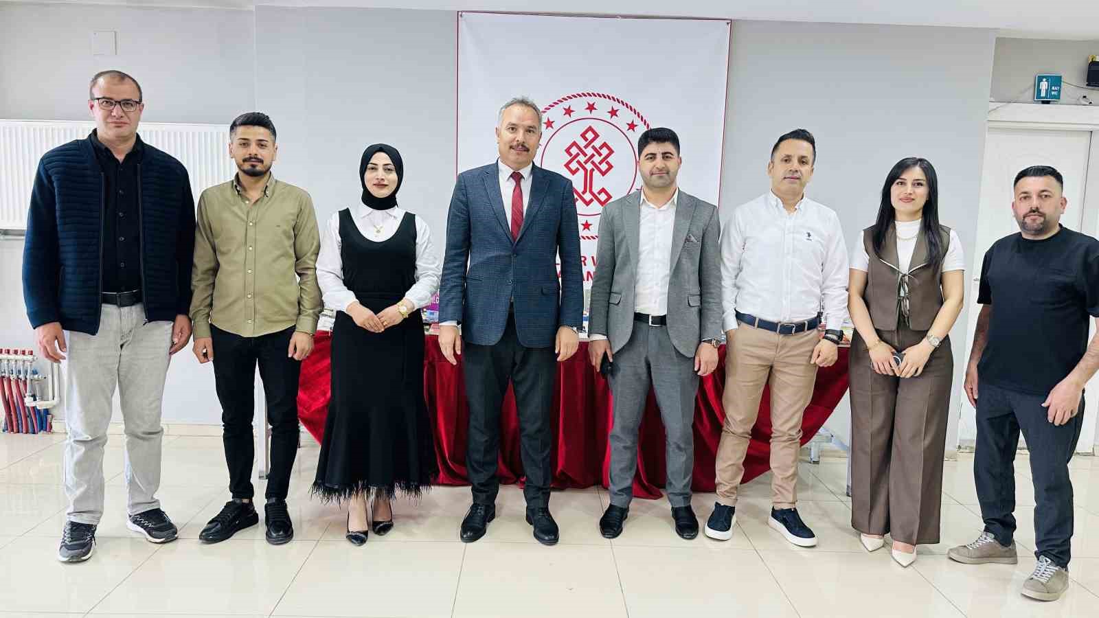 ’Yüksekova Okuyor’ etkinliğinde öğrenciler kitap içeriklerini tartıştı
