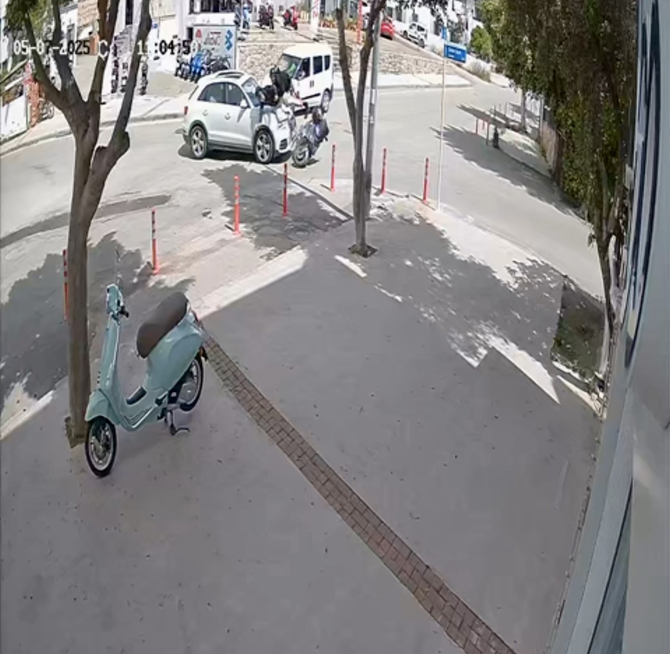 Bodrum&rsquo;da motosiklet cipe &ccedil;arptı: 2 yaralı
