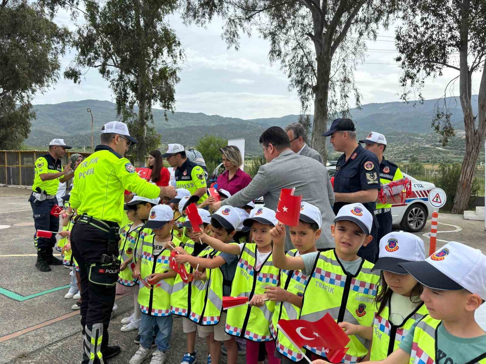 &Ccedil;ine&rsquo;de Anaokulu &ouml;ğrencilerine trafik eğitimi verildi
