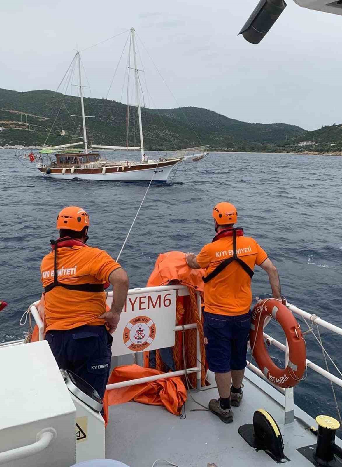 Su alan 22 metrelik tekneyi KIYEM ekipleri kurtardı