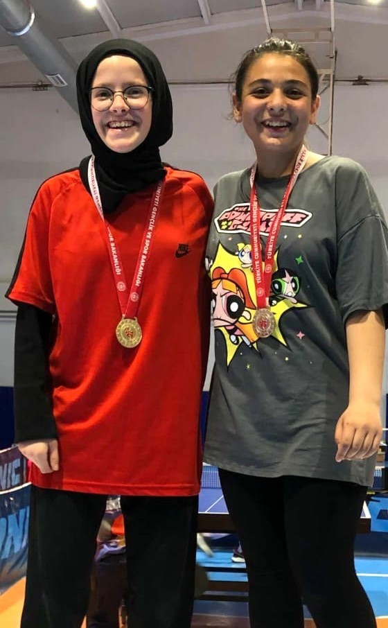 Kütahya Akşemsettin Kız AİHL Masa Tenisi’nde Türkiye Şampiyonası yolunda