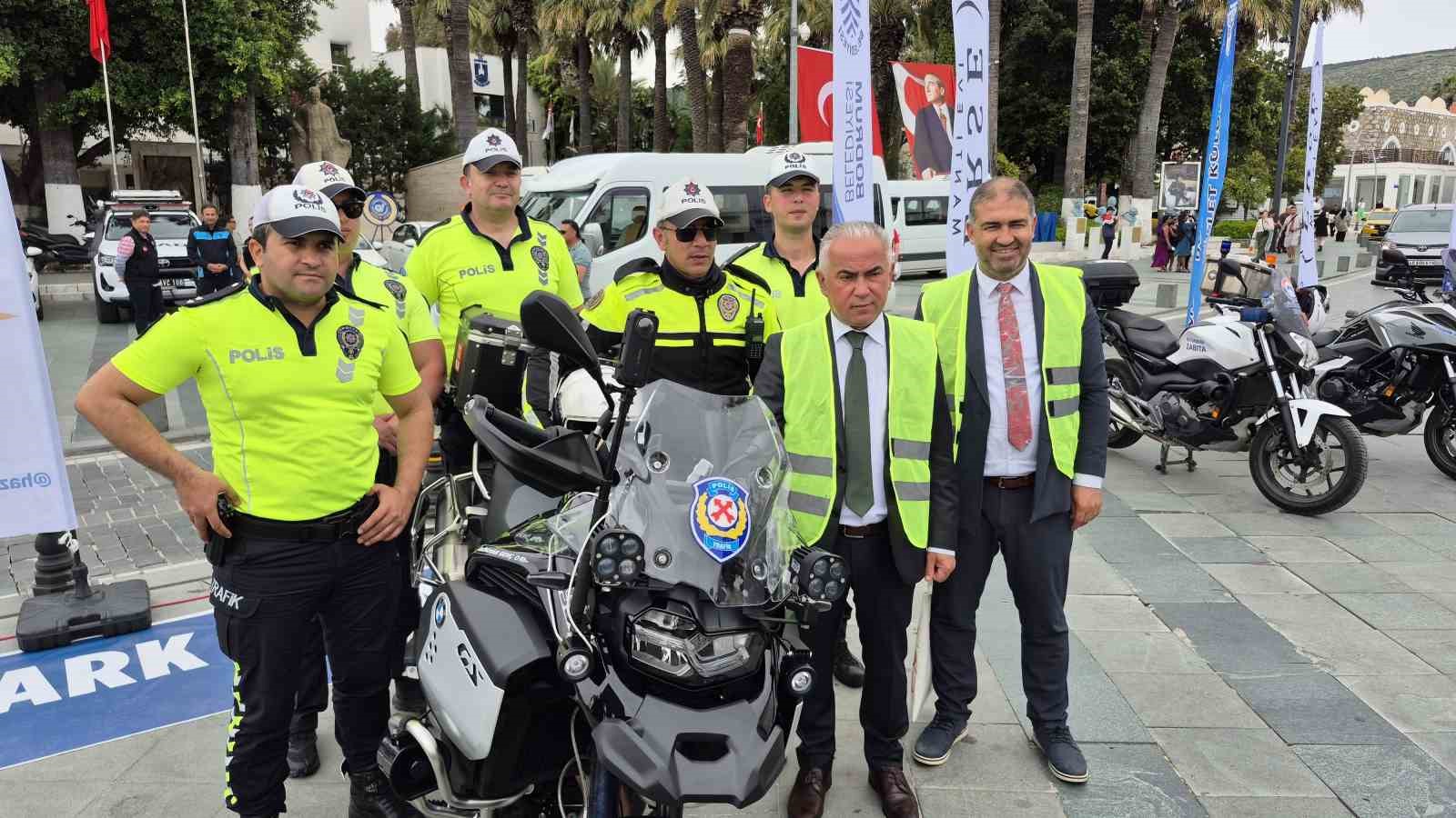 Trafik kurallarını uygulamalı şekilde &ouml;ğrendiler
